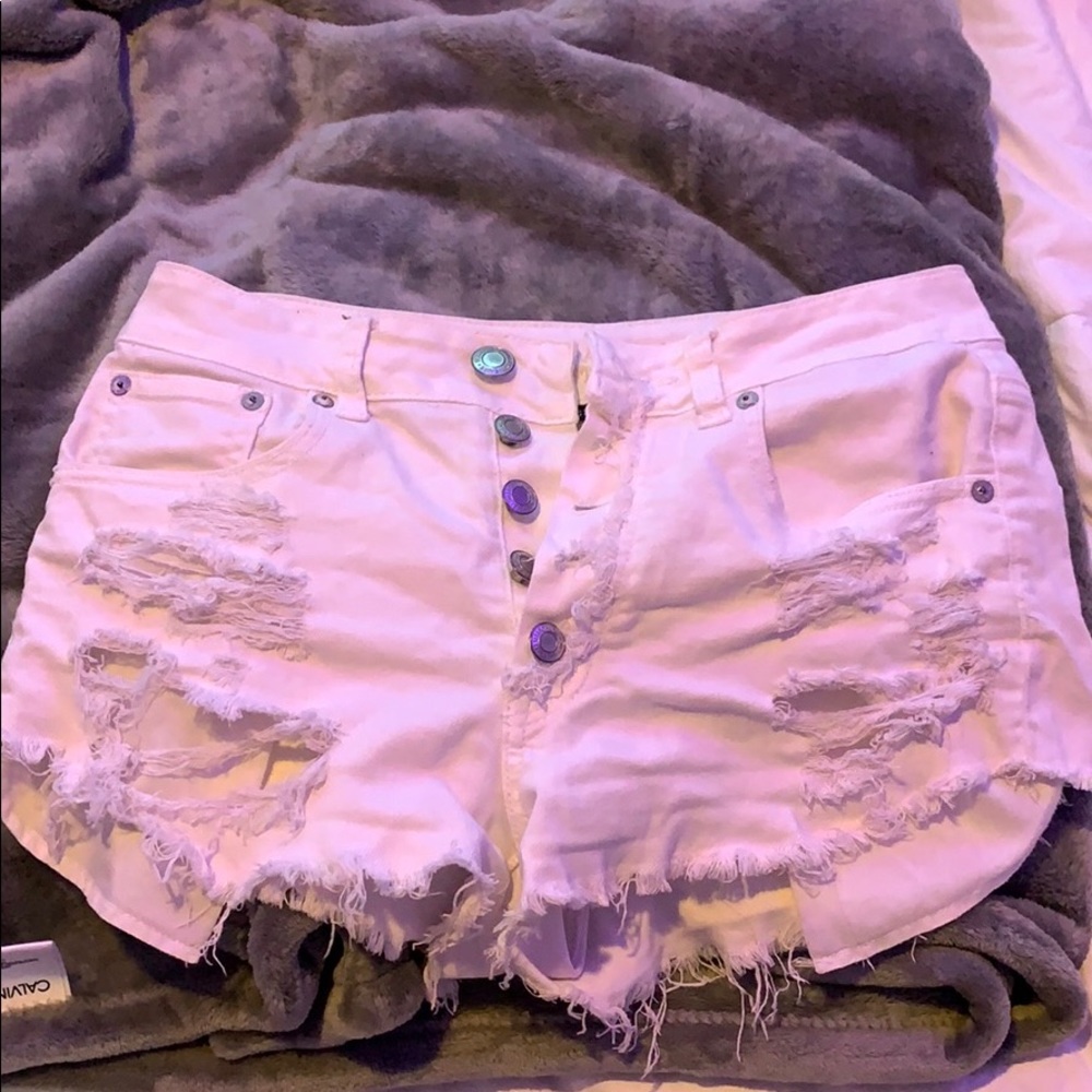 White American Eagle shorts